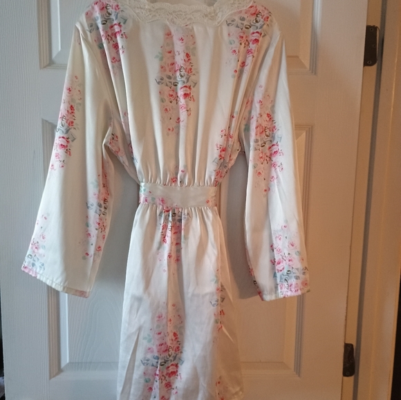 EUC Pink K Floral Print Waist Tie Robe Size Large - Picture 3 of 4